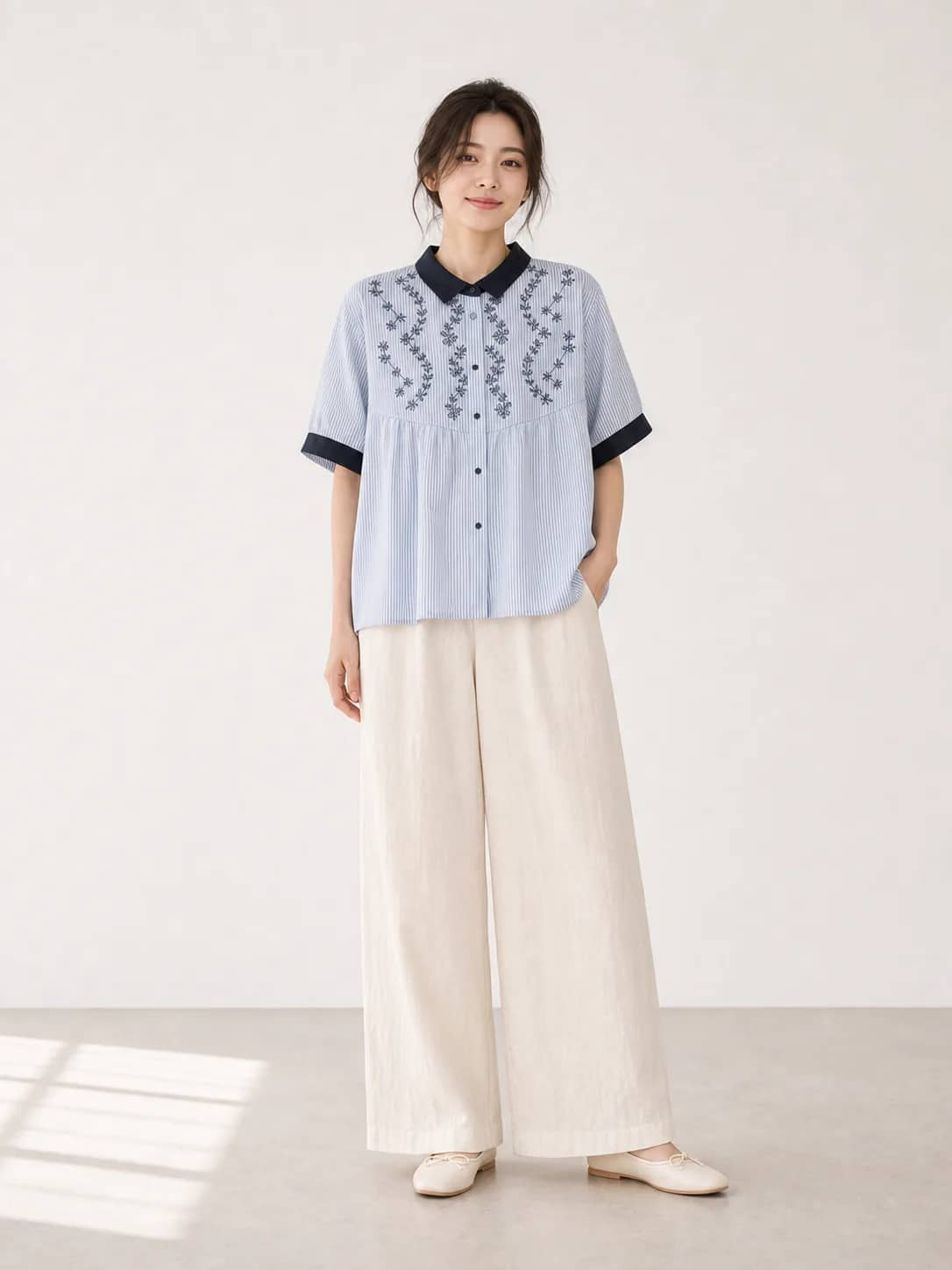 深藍花紋藍上衣 model look 1