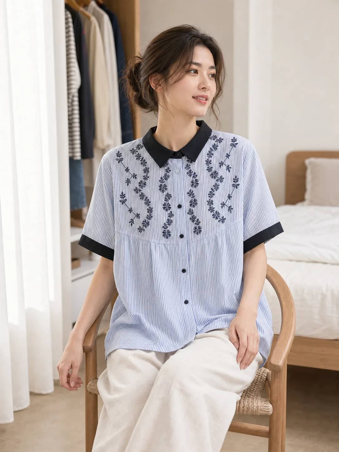 深藍花紋藍上衣 model look 4