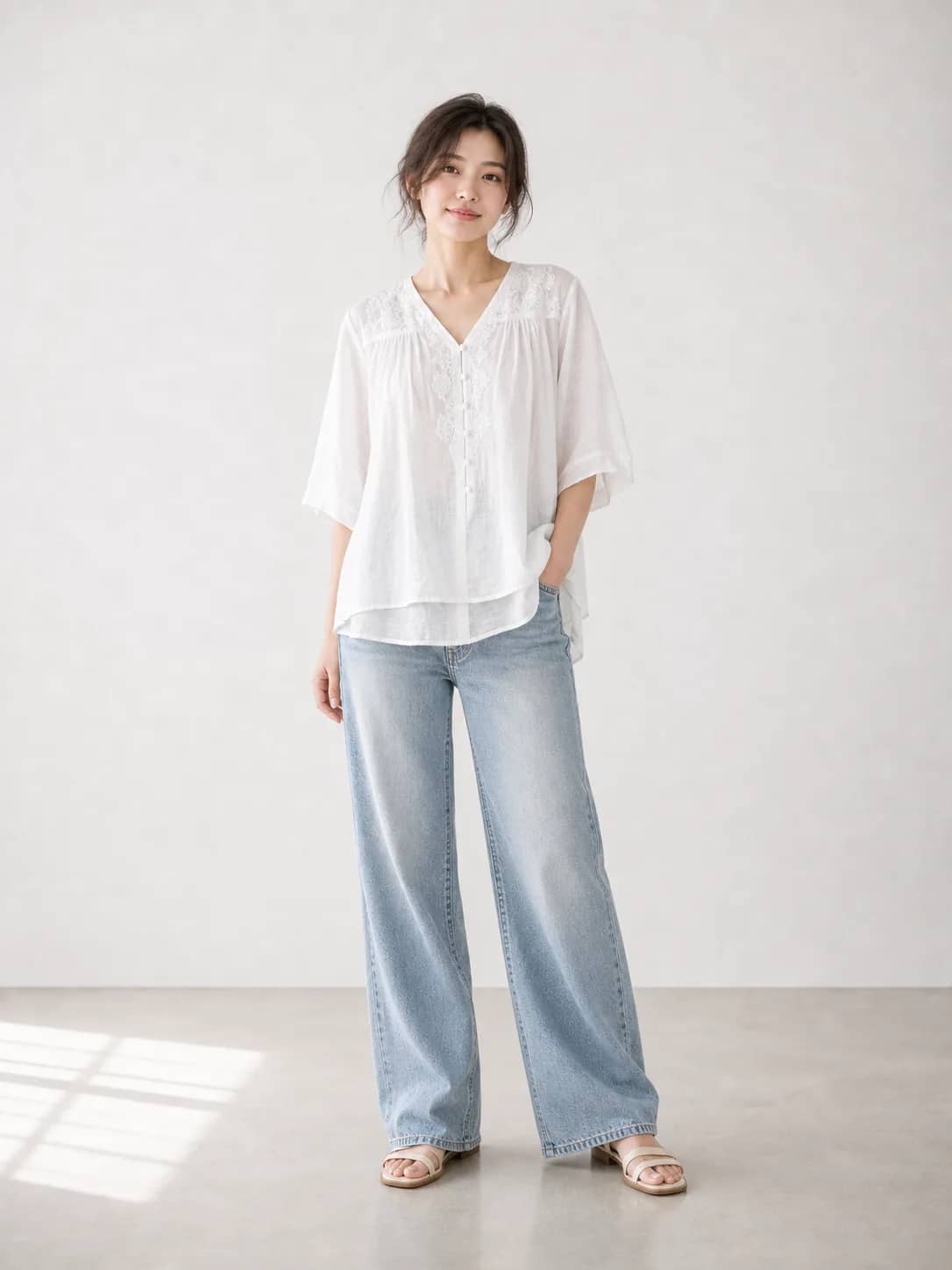 純白綉花上衣 model look 1